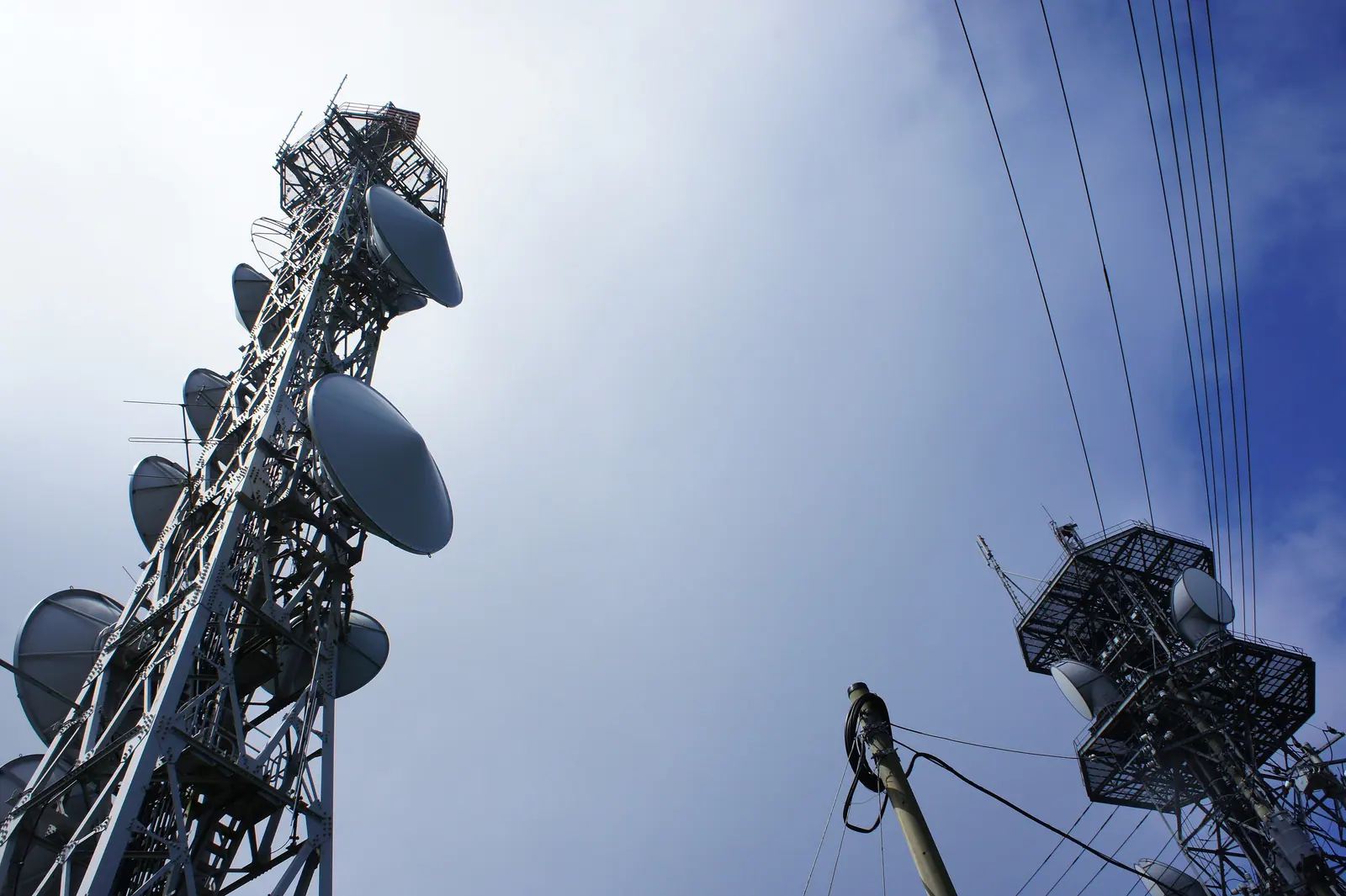 الأبراج ووصلات الميكروويف